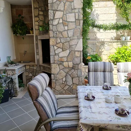 Apartment Oasis *