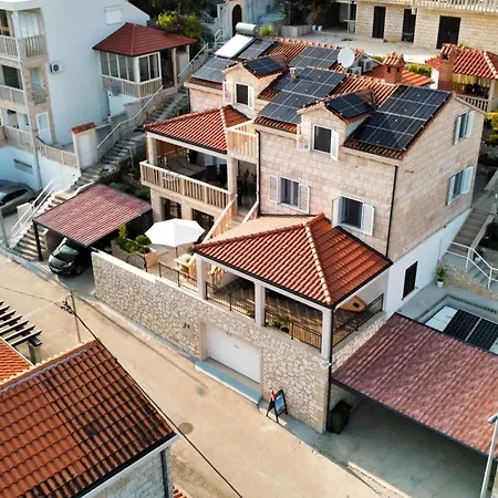 Oasis דירה